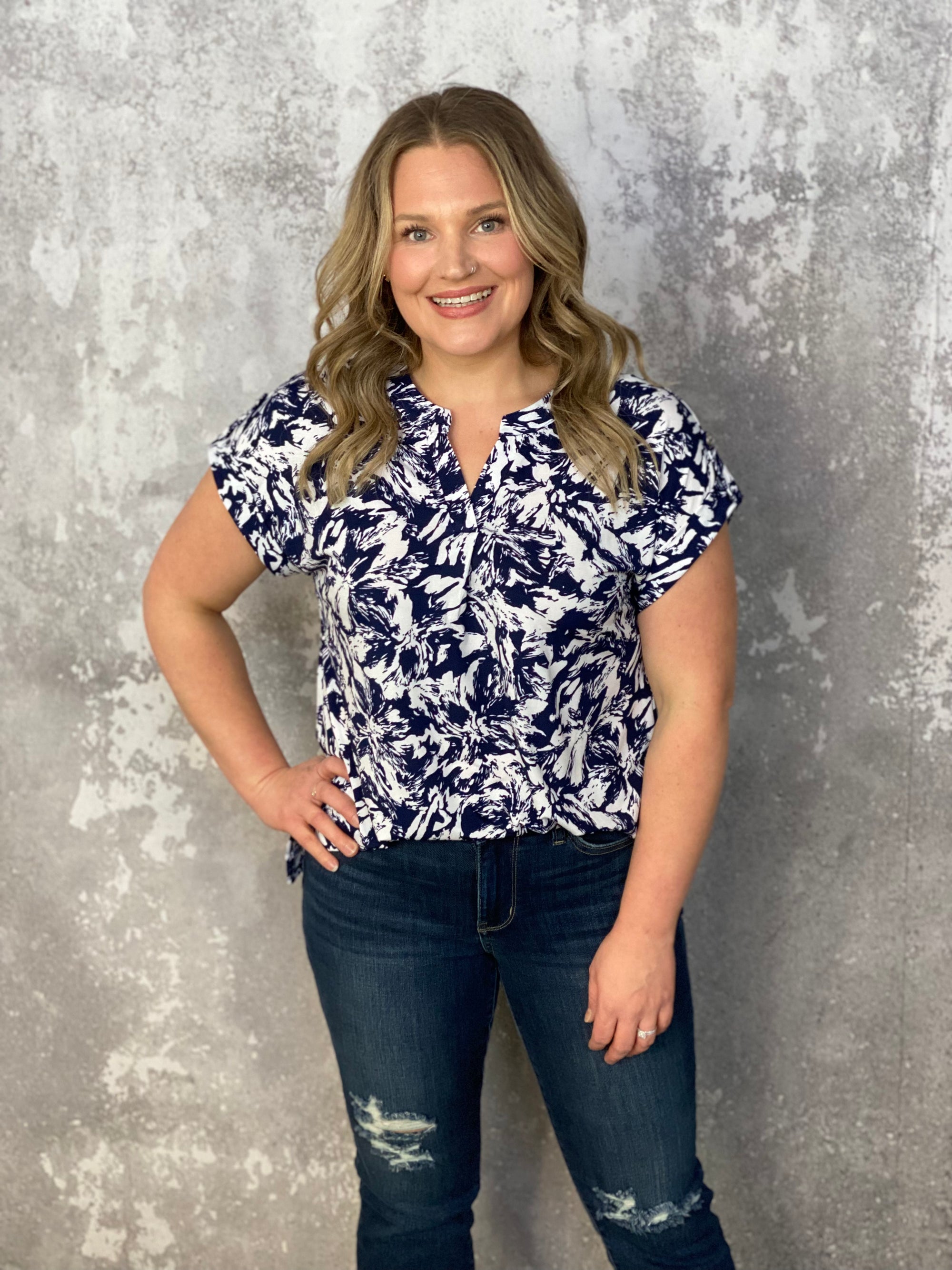 The Wrinkle Free Short Sleeve Lizzie Top - White/Navy Print (Small - 3X)