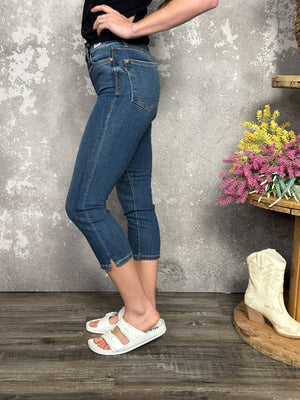 Judy Blue Slide Slit Capri Jean (sizes 24-22W
