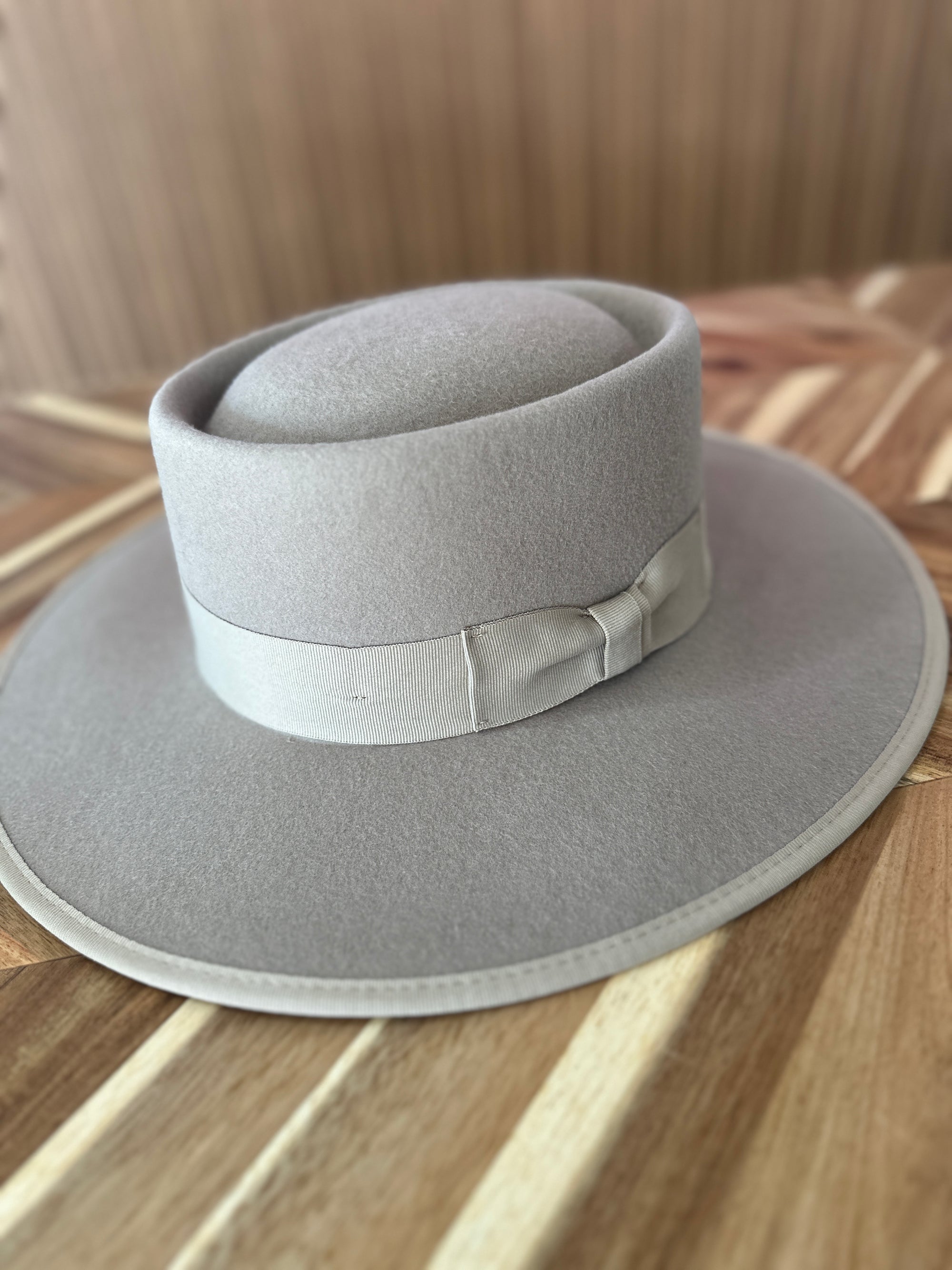 The Vida Olive and Pique Wool Hat - Taupe