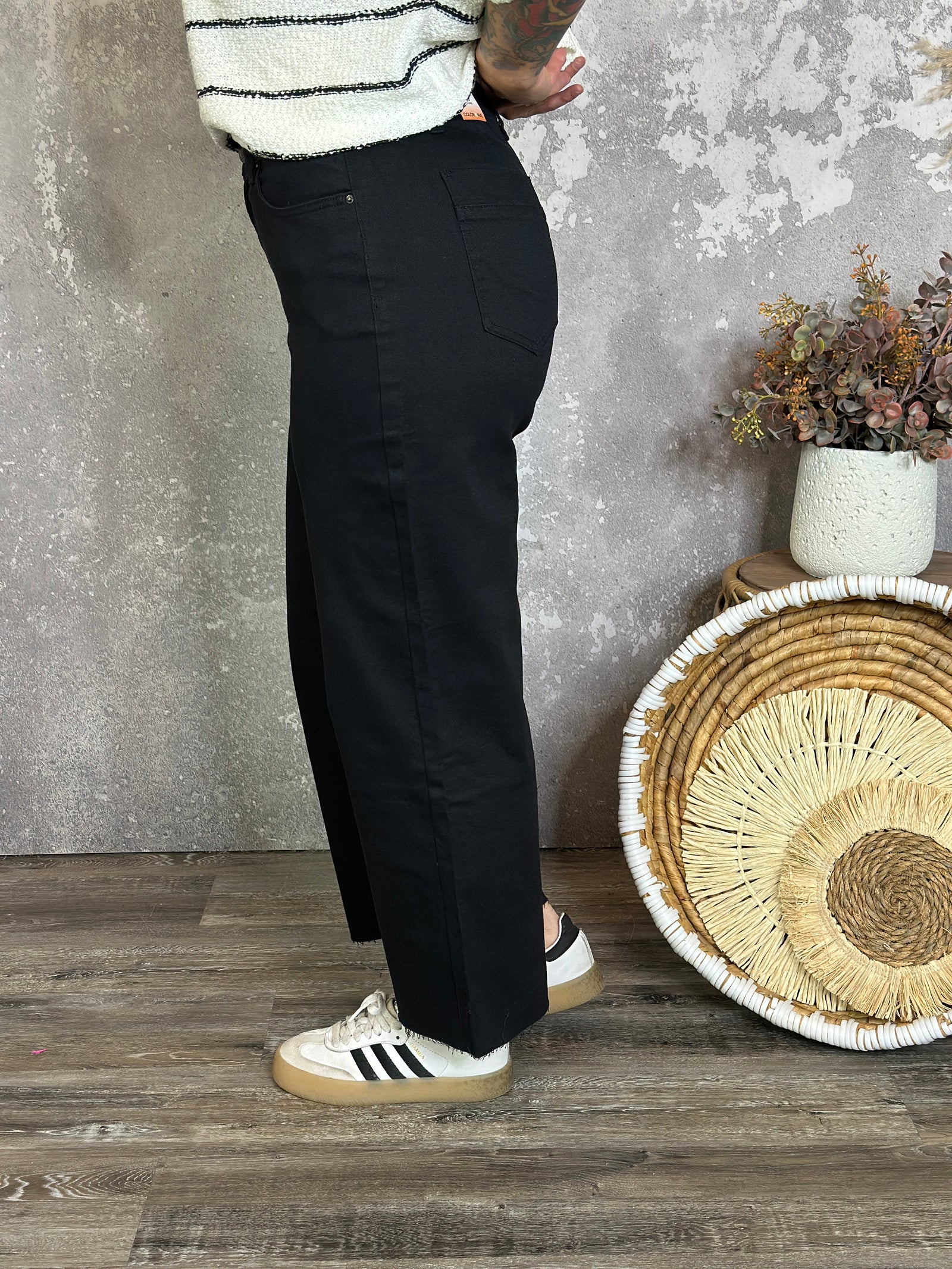 Cropped Wide Leg Trouser - Black (Small - 3X)