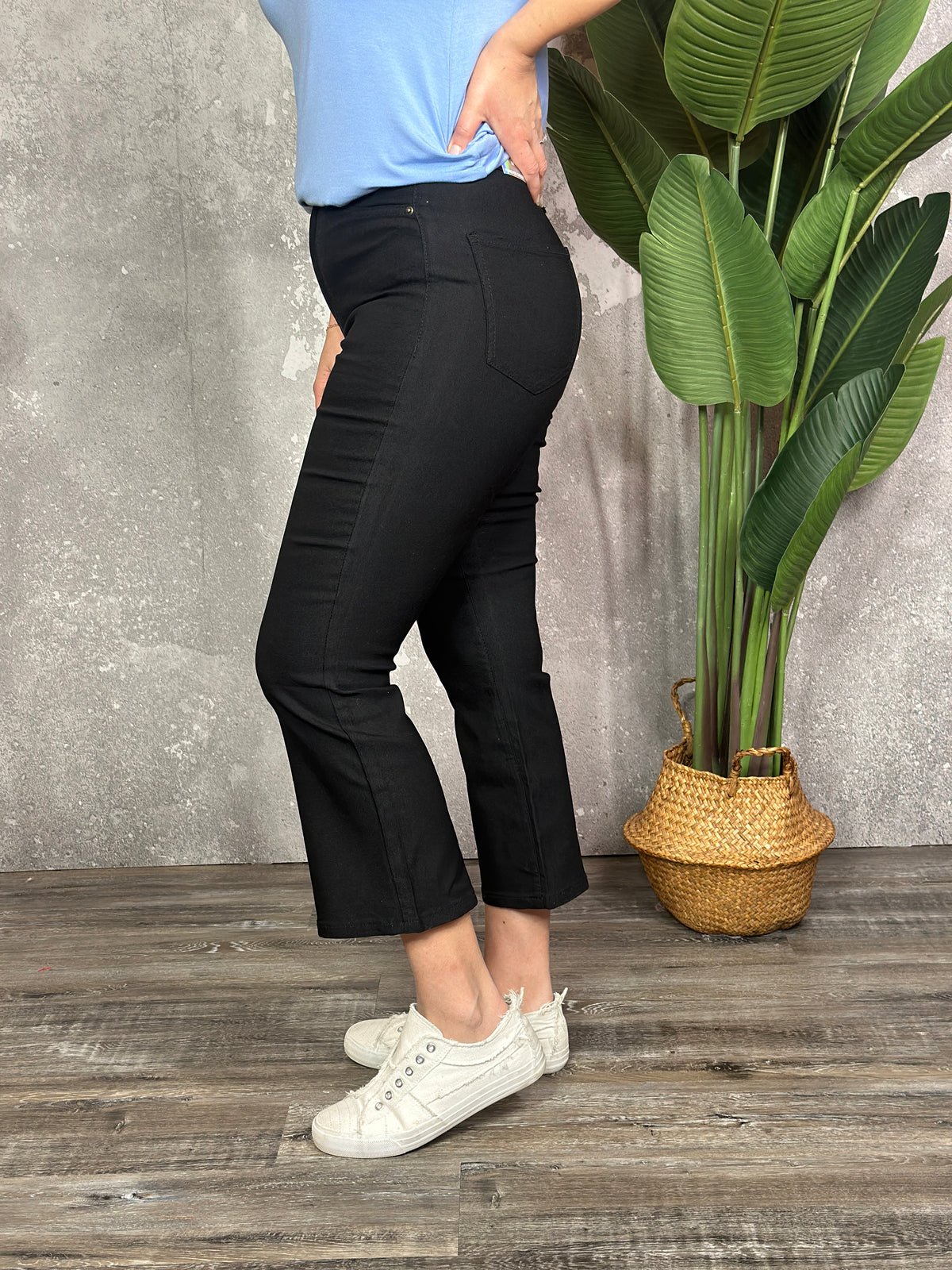 Hyperstretch Micro Flare Crop Pant - Black (Small - 3X)