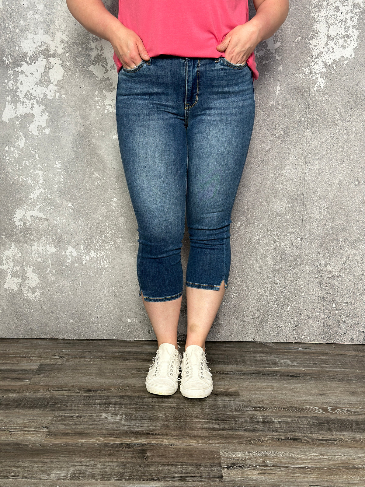 Judy Blue Slide Slit Capri Jean (sizes 24-22W