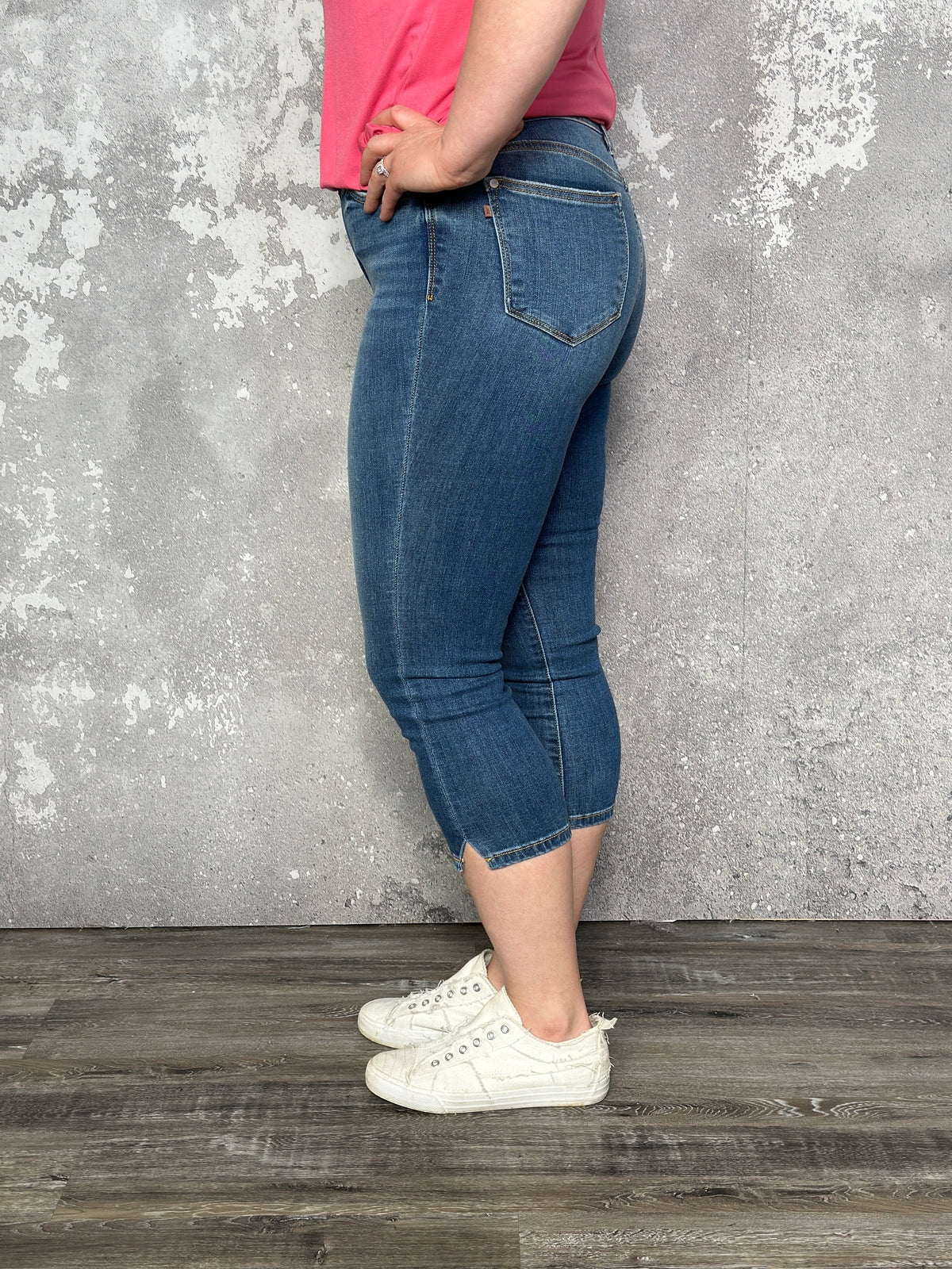 Judy Blue Slide Slit Capri Jean (sizes 24-22W