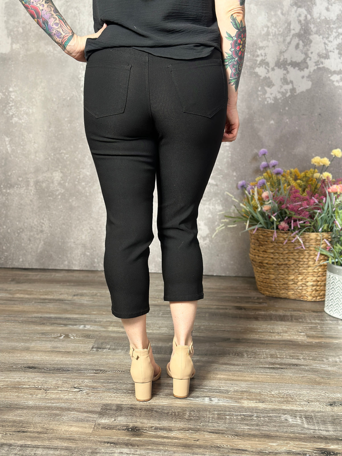 Hyperstretch Pull On Capri - Black (Small - 3X)