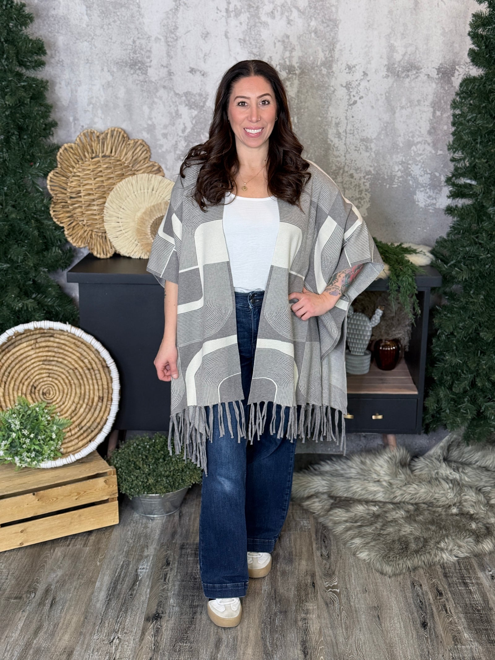 Soft Abstract Poncho with Tassels - Grey/Ivory