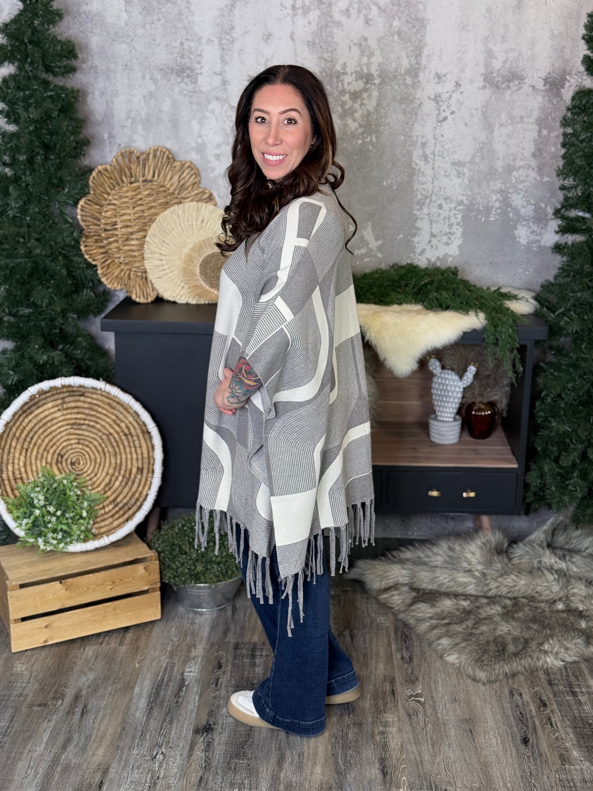 Soft Abstract Poncho with Tassels - Grey/Ivory