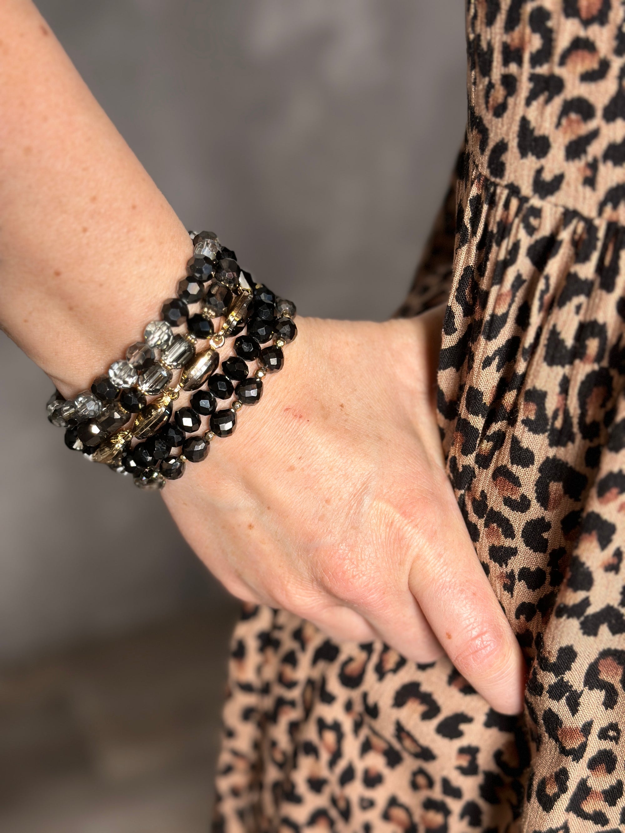5 Strand Stretch Black/Gold Bracelet