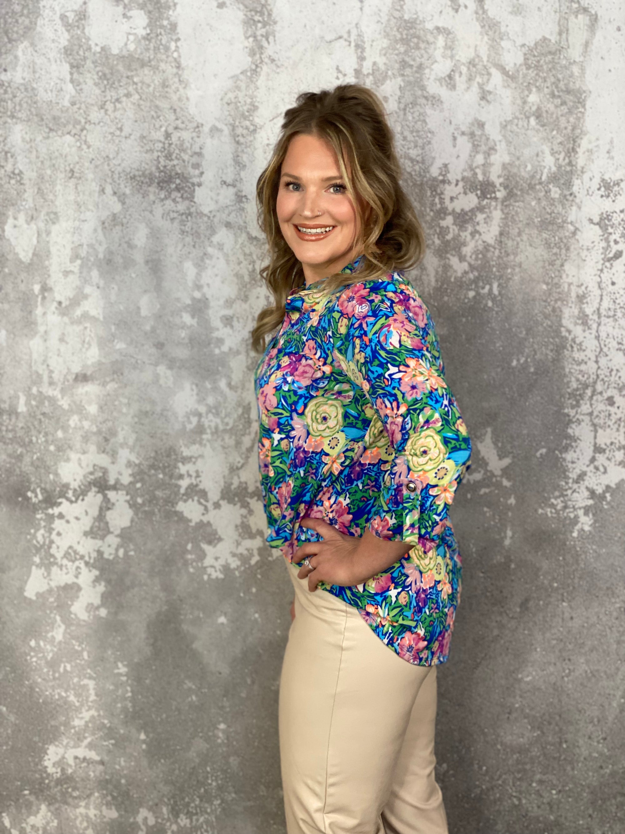 The Wrinkle Free Lizzie Top - Blue Bold Multi Floral (Small - 3X)