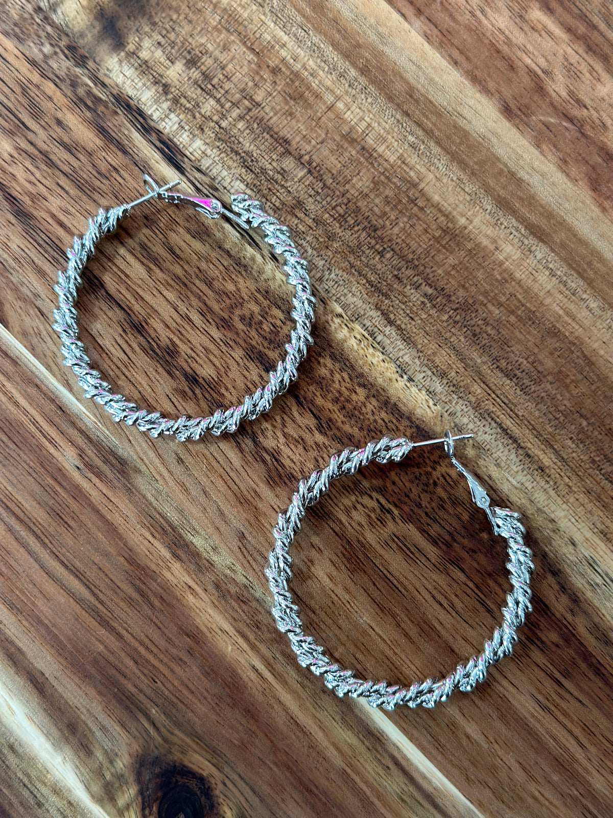 Twisted Metal Hoop Earring - Silver