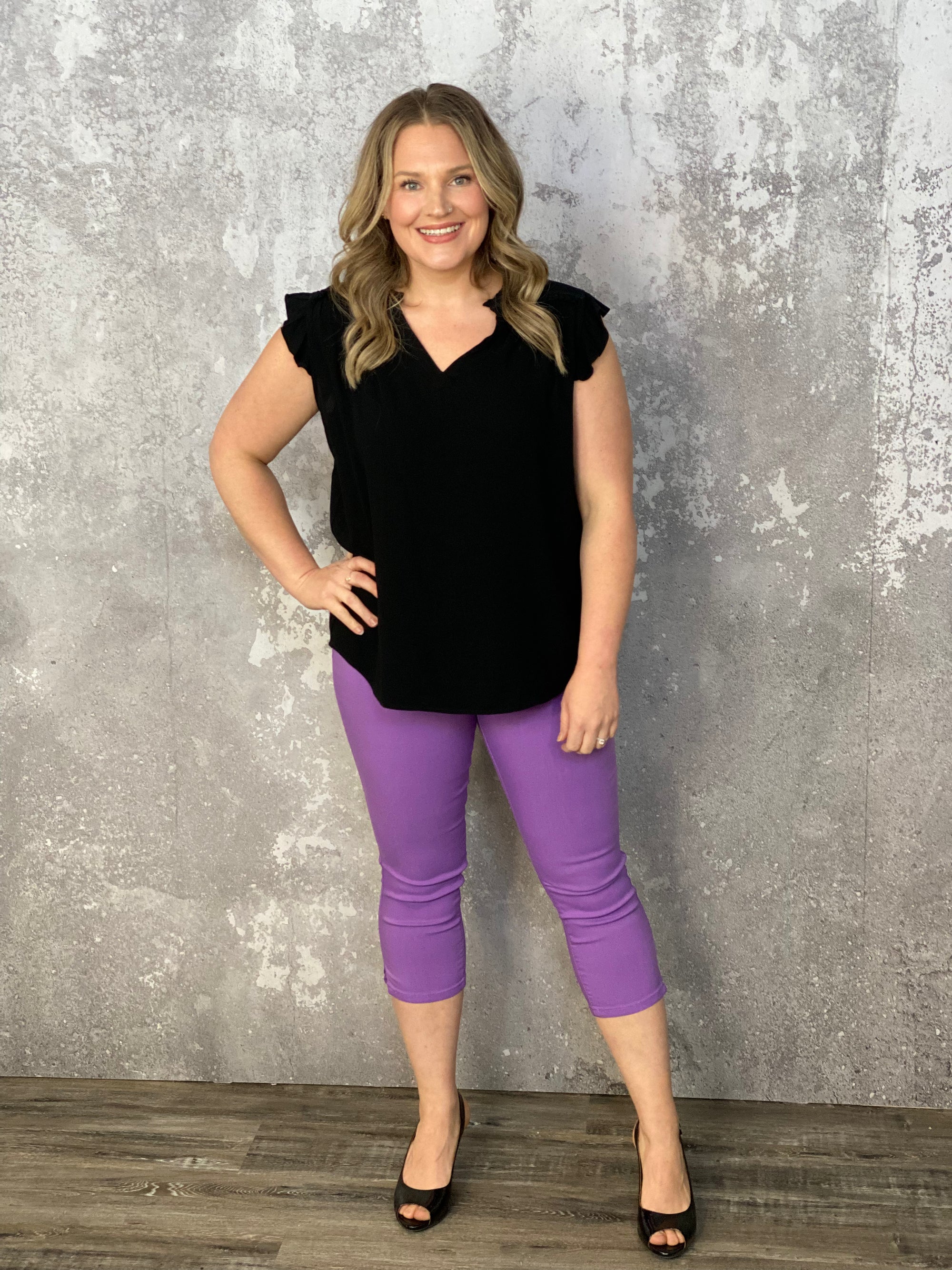 Hyperstretch Pull On Capri - Hydrangea (Small - 3X) - FINAL SALE