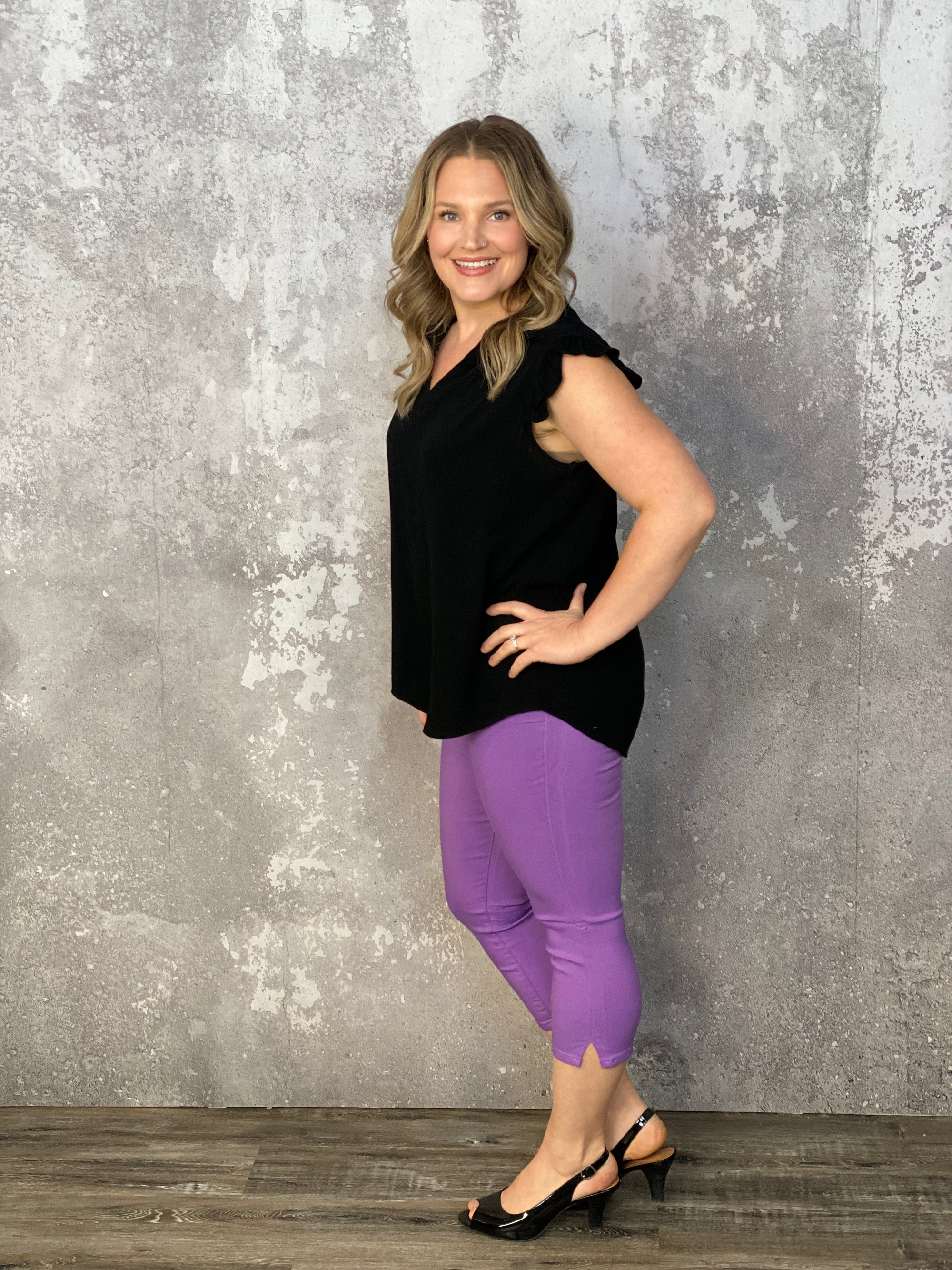 Hyperstretch Pull On Capri - Hydrangea (Small - 3X) - FINAL SALE