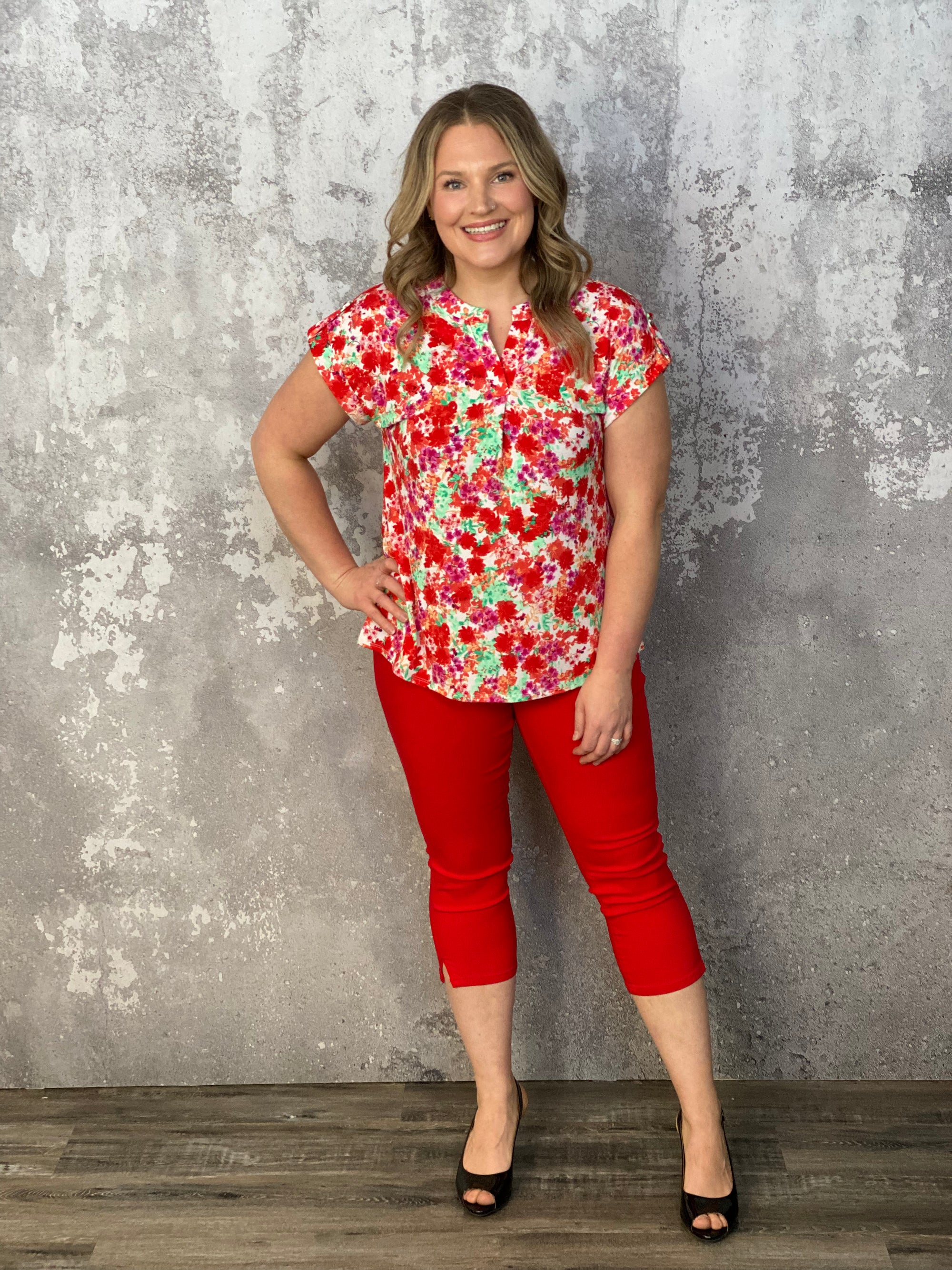 The Wrinkle Free Short Sleeve Lizzie Top - Red/Orange Floral (Small - 3X)