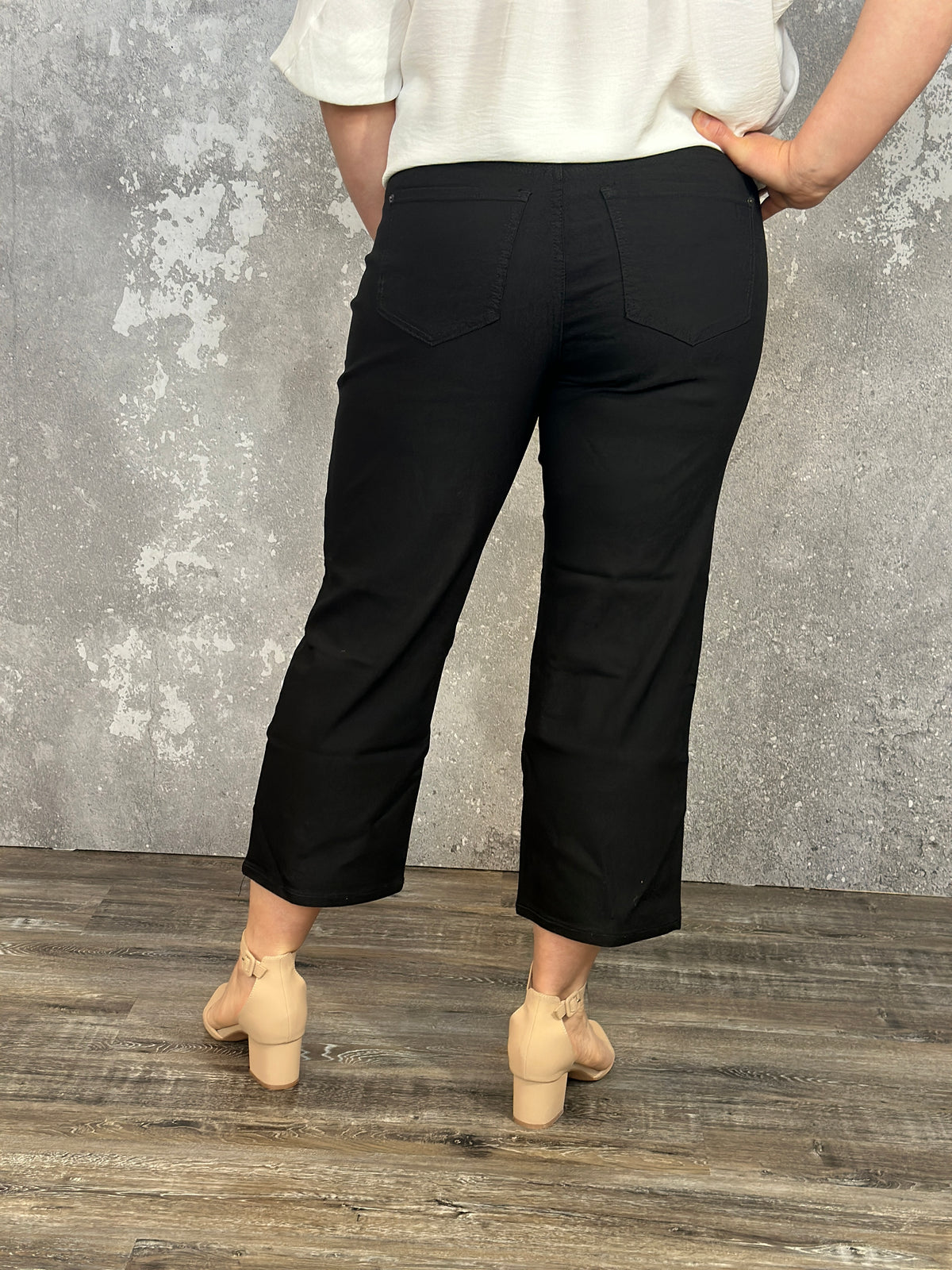 Hyperstretch Wide Leg Relaxed Fit Crop - Black (Small - XL)