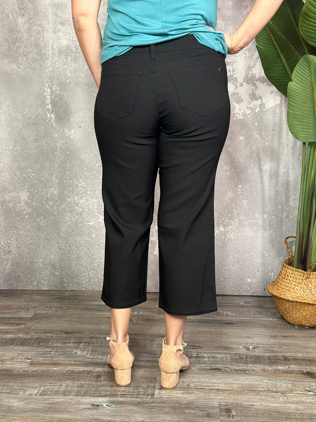 Hyperstretch Wide Leg Relaxed Fit Crop - Black (Small - XL)