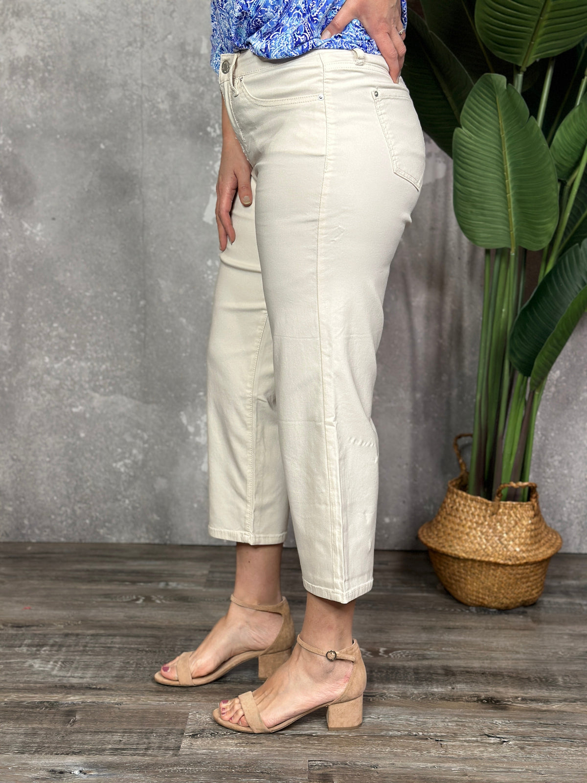 Hyperstretch Wide Leg Relaxed Fit Crop - White (Small - XL)