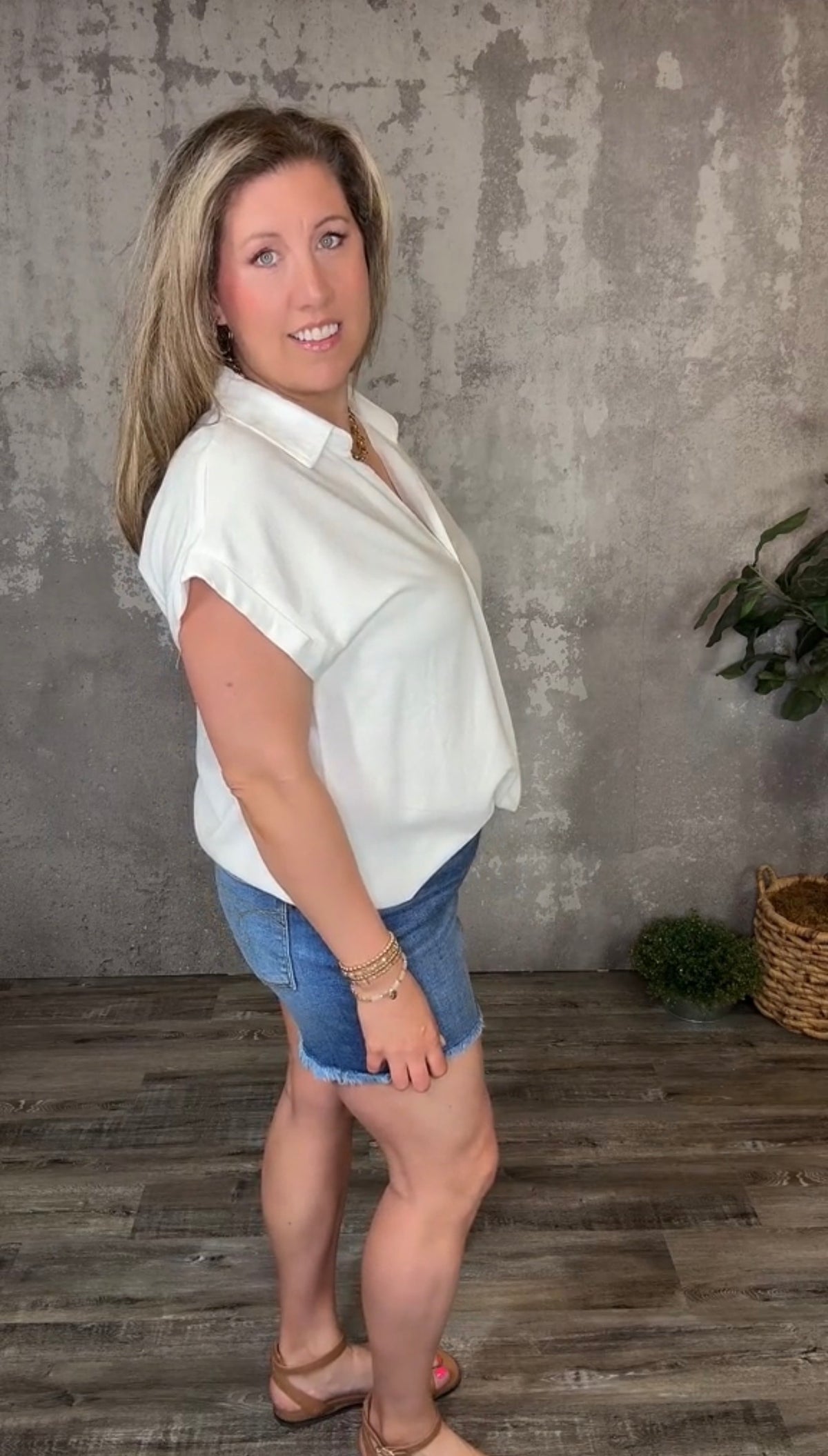 Collared White Top (Curvy Only)
