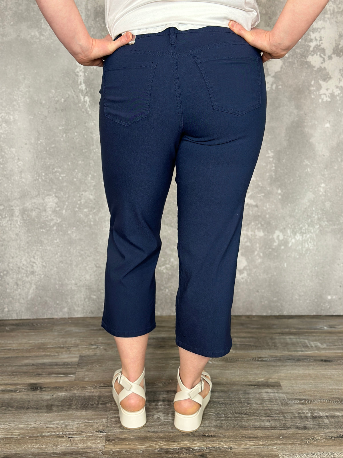 Hyperstretch Wide Leg Relaxed Fit Crop - NAVY (Small - XL)