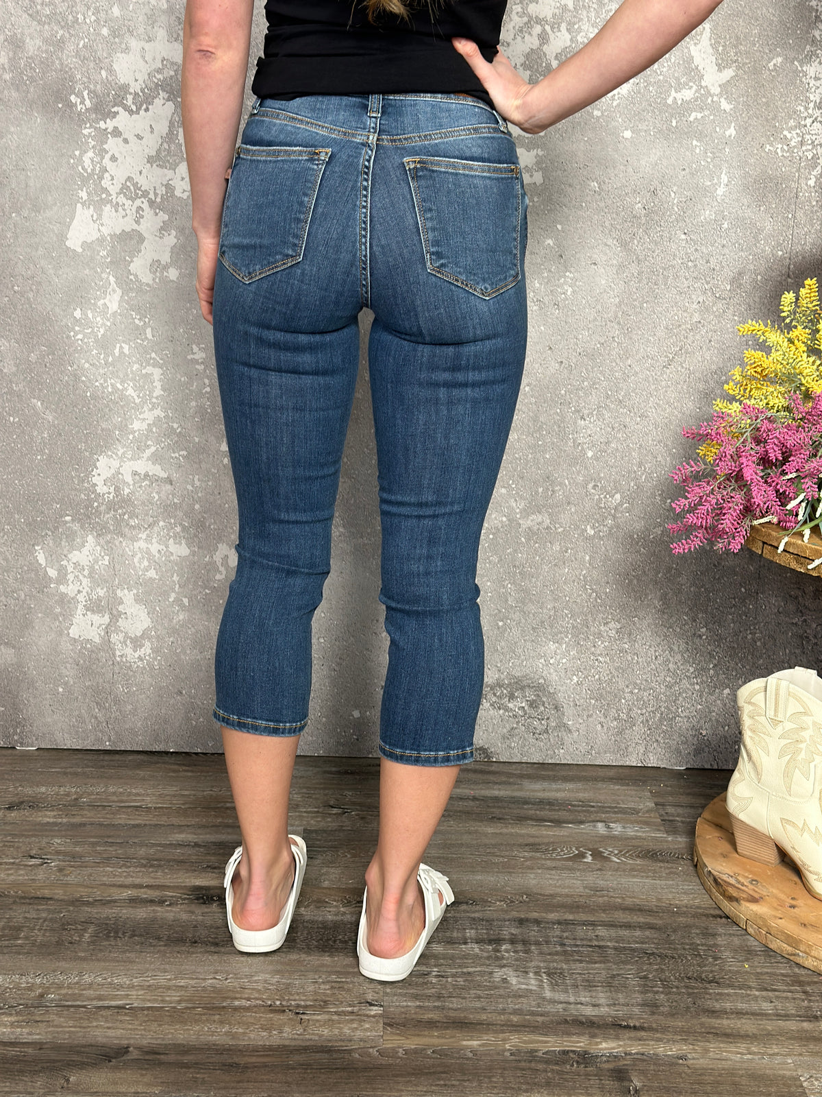 Judy Blue Slide Slit Capri Jean (sizes 24-22W