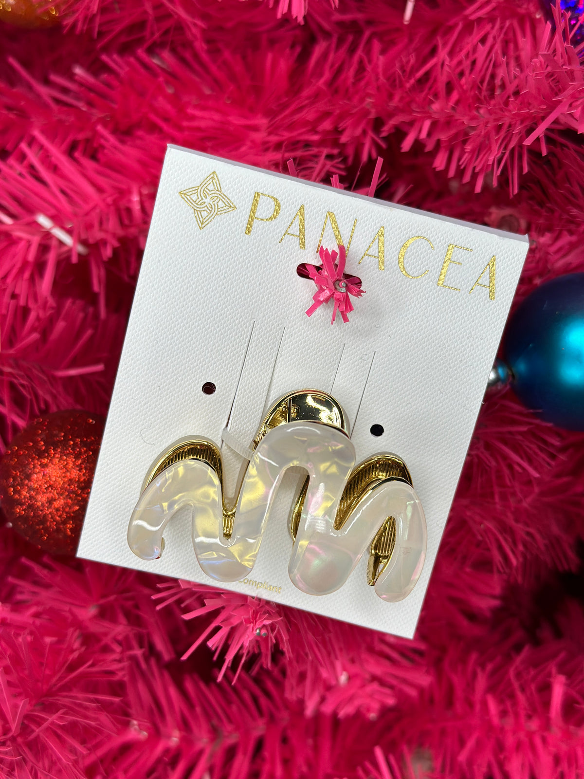 Iridescent Pearl Claw Clip