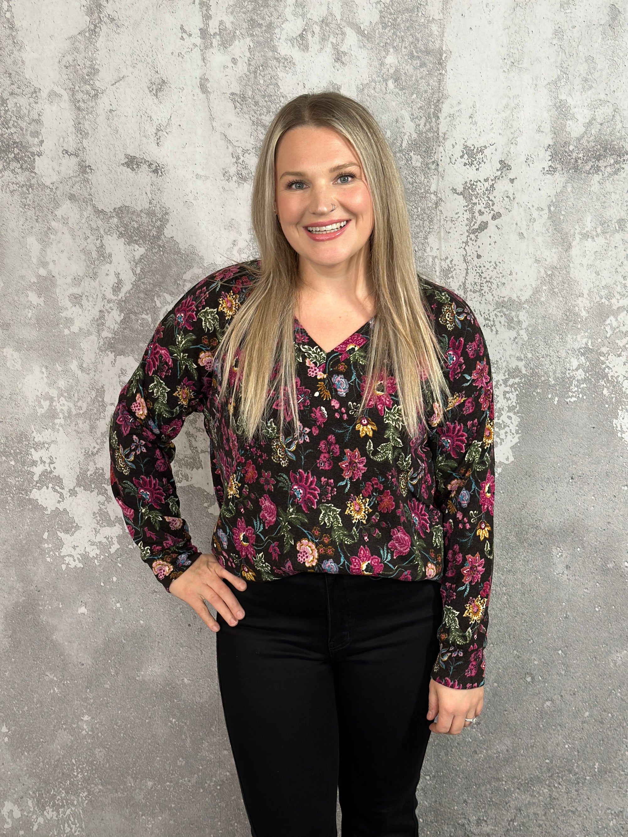Floral Field Vneck Top - (Small - 3X)
