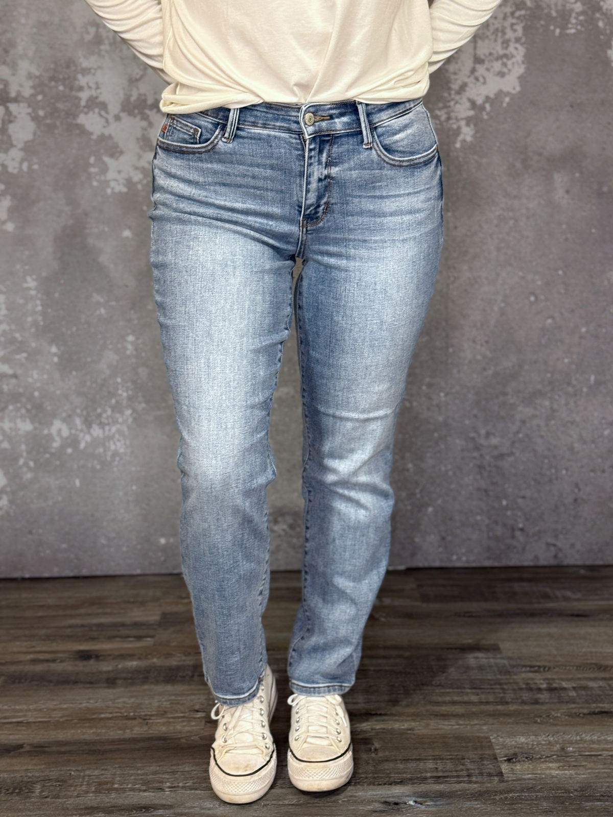 Judy Blue Medium Rise Slim Fit Jean with Cell Phone Pocket (0/24 - 20W)