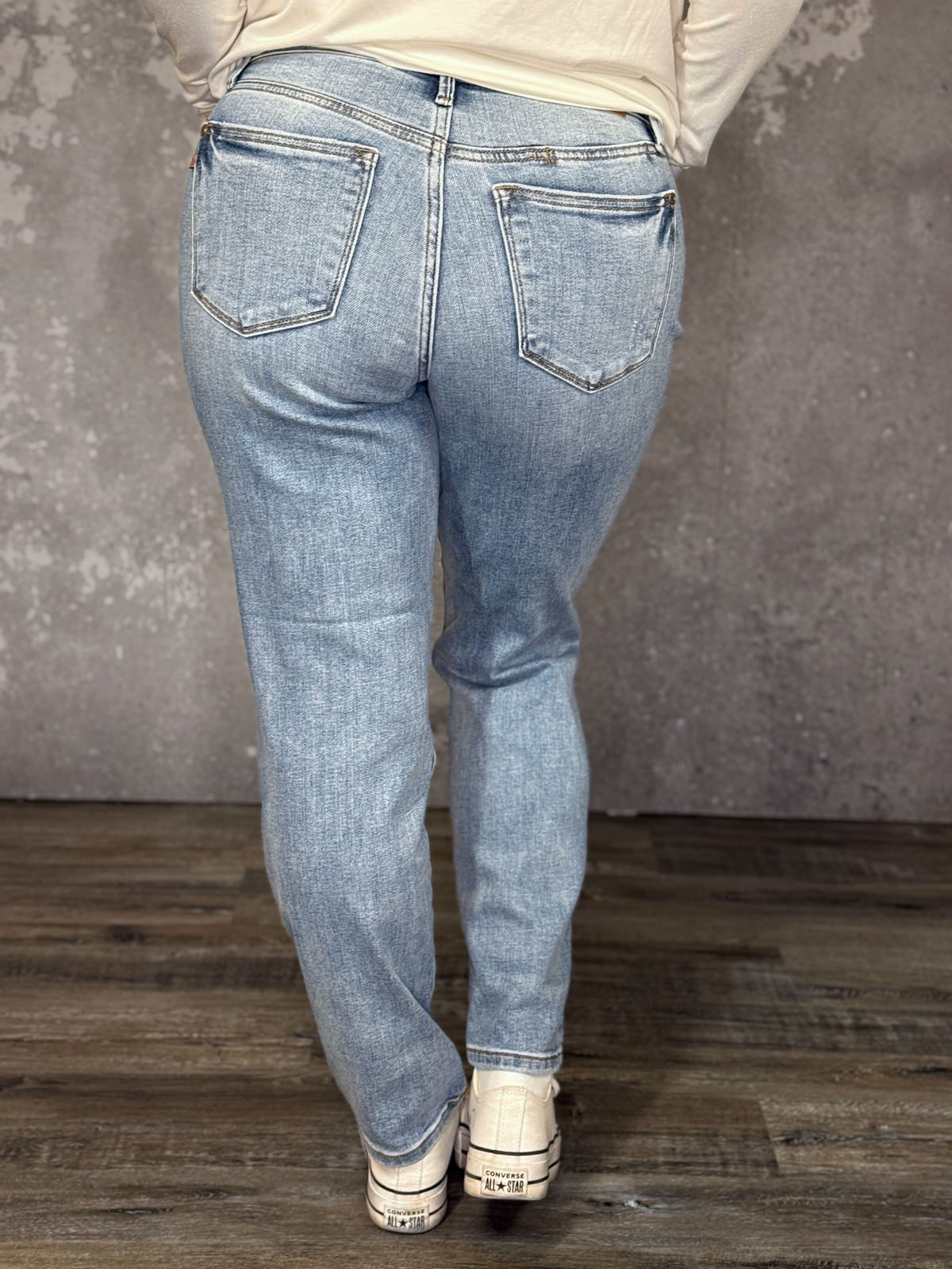 Judy Blue Medium Rise Slim Fit Jean with Cell Phone Pocket (0/24 - 20W)