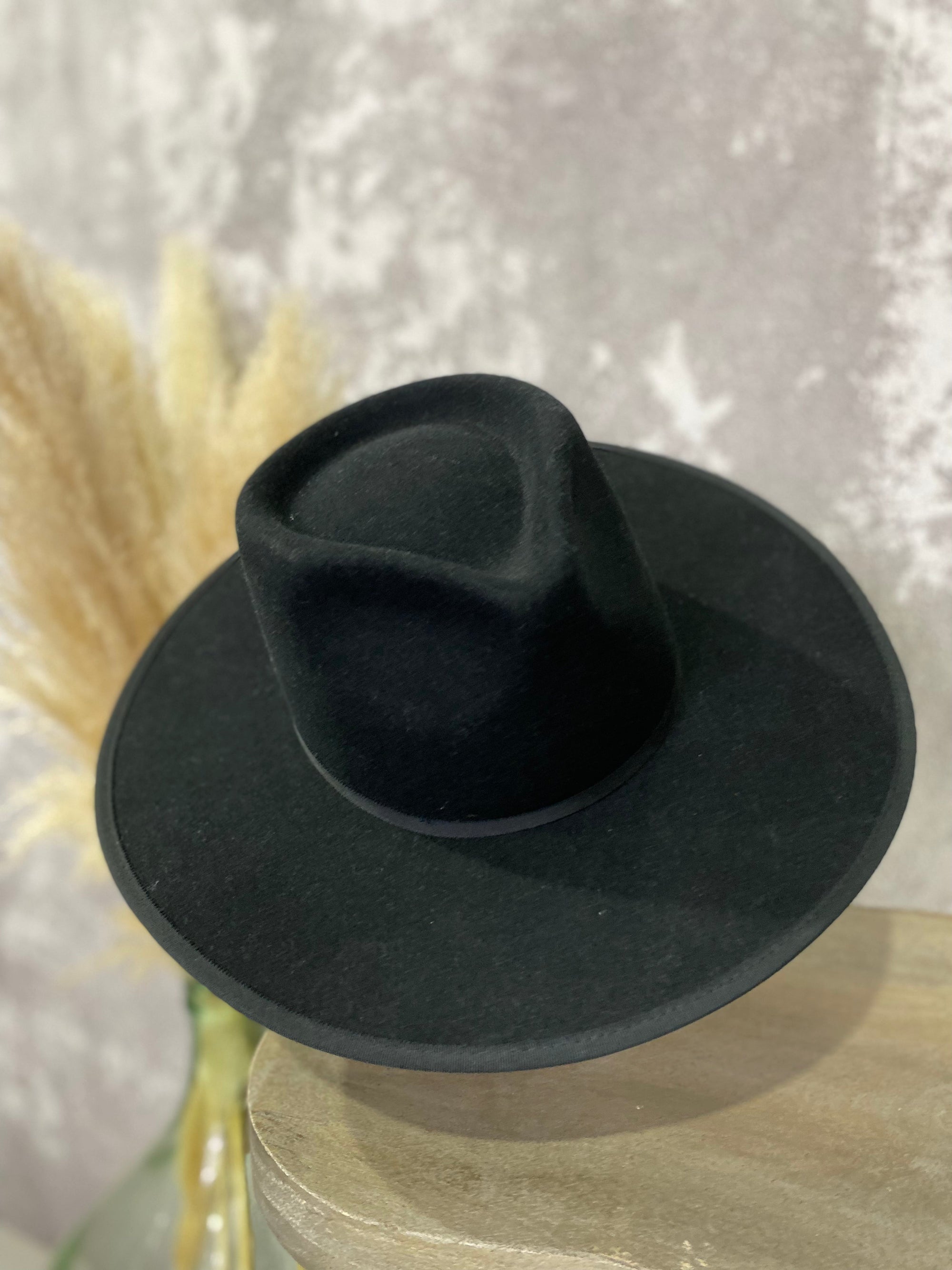 The Billie Olive and Pique Wool hat - Black