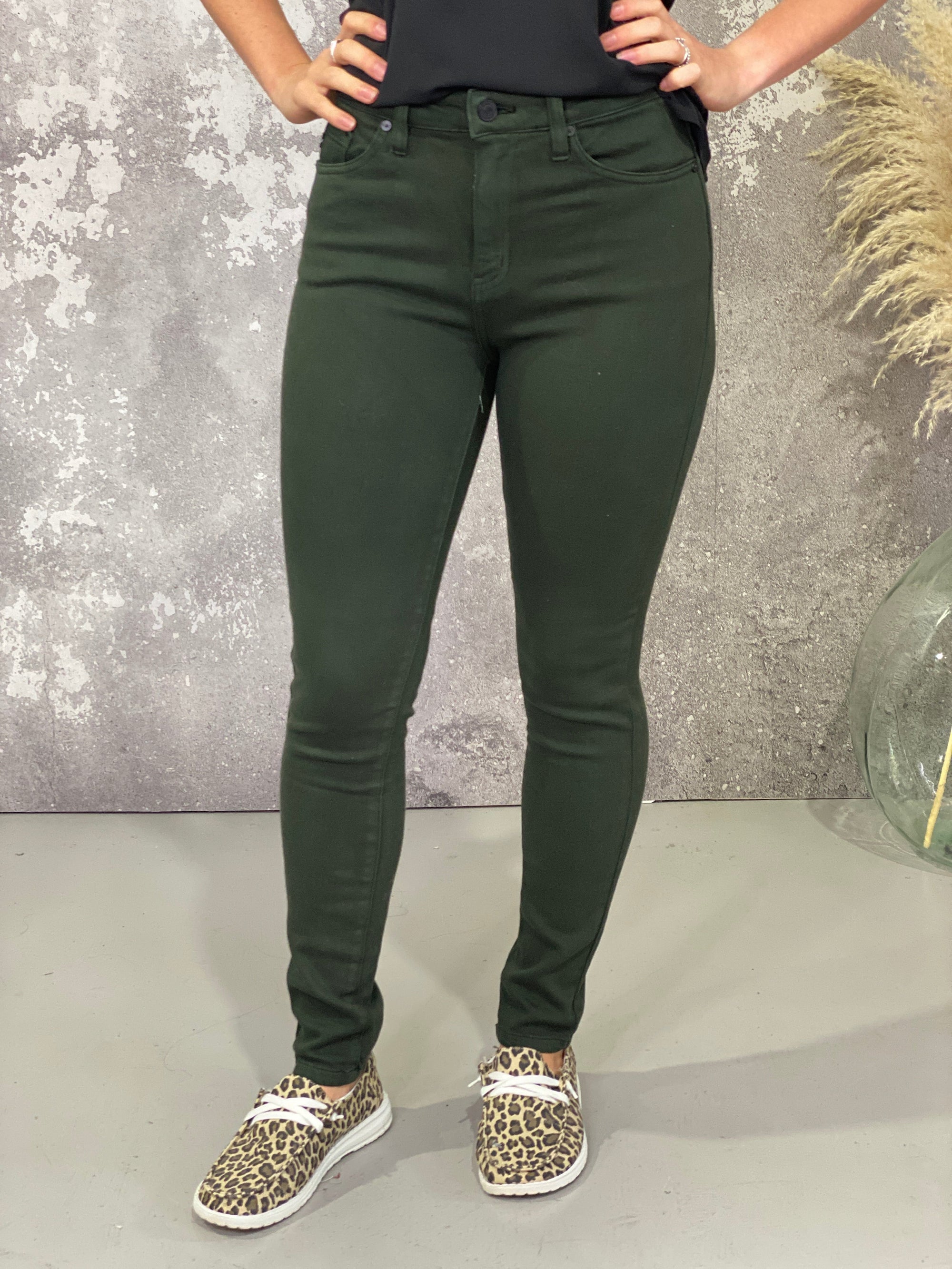 Green & Fibers - DESC: Vibrant Jeans with side zipper, USA brand 😍 SIZE:  3-15(UK 8-18) PRICE: N20,000